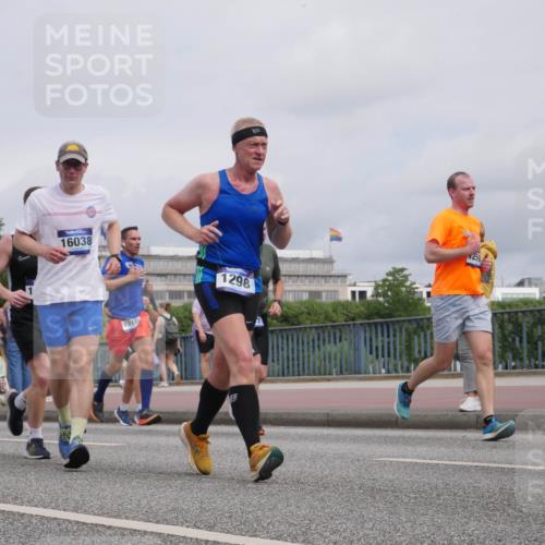 29.06.2025 - hella hamburg halbmarathon Luisa Fischer http://msf.ph/oto/8440526 29.06.2025 10:21:12 Kennedybrücke 16038, 13370, 11949, 18145, 1298, 9539, 1067, 1298, 1477, 1982, 2087, 2305, 3482, 3977, 4194, 4738, 5023, 5290, 6332, 7160, 7649, 7882, 8248, 9539, 9586, 9717, 9734, 9834, 10332, 10831 meine-sportfotos.de