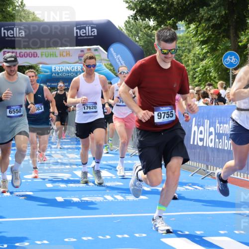 29.06.2025 - hella hamburg halbmarathon Strokosch-Dieckow http://msf.ph/oto/8440527 29.06.2025 10:41:02 Ziel 1136, 2568, 2949, 3618, 4380, 4871, 5709, 6550, 6683, 9358, 9659, 9755, 9815, 11062, 11922, 12088, 12385, 13029, 13158, 13268, 15689, 16347, 17032, 17100, 17620, 17720, 17971, 18045, 18049 meine-sportfotos.de