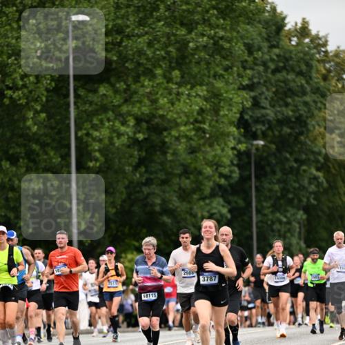 29.06.2025 - hella hamburg halbmarathon Dr. Thomas Lammeyer http://msf.ph/oto/8440530 29.06.2025 10:57:02 Kennedybrücke 1369, 2308, 2593, 2983, 2988, 3227, 3645, 3787, 5262, 6135, 6604, 6671, 7511, 7682, 7735, 7737, 7871, 8250, 8251, 9340, 10600, 10634, 10693, 10884, 11297 meine-sportfotos.de