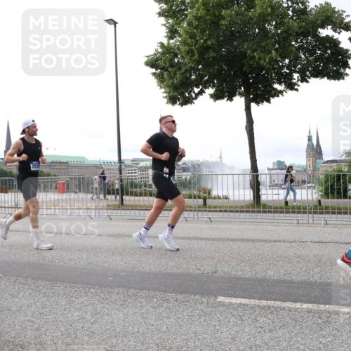 29.06.2025 - hella hamburg halbmarathon Lena Gebhardt http://msf.ph/oto/8440554 29.06.2025 10:29:19 Lombardsbrücke 10198, 2010, 1063, 1230, 1661, 1869, 2688, 3179, 3311, 3524, 3717, 4161, 4349, 4362, 4373, 4982, 5167, 6285, 6345, 6725, 7169, 7449, 7517, 7832, 8048, 8812, 9714, 10198, 10322, 10641, 10808, 10996, 11249, 11792, 11803, 11989, 12086, 12099, 12404, 12442, 12958, 13090, 13382, 14205, 14644, 15143, 15452, 15453, 15952, 15955, 16306, 16659, 16662, 16673, 16676, 17496, 17945, 18298, 18299, 18414 meine-sportfotos.de