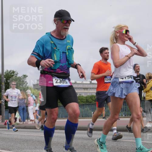 29.06.2025 - hella hamburg halbmarathon Luisa Fischer http://msf.ph/oto/8440574 29.06.2025 10:21:15 Kennedybrücke 9717, 2305, 12498, 194, 292, 1067, 1268, 1298, 1477, 2087, 2305, 3482, 4194, 4738, 5290, 6332, 7160, 7649, 7882, 7883, 8248, 9539, 9586, 9717, 9734, 9834, 10831 meine-sportfotos.de