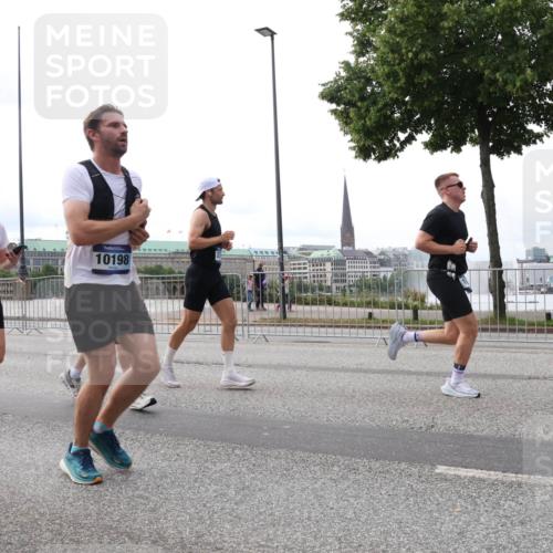 29.06.2025 - hella hamburg halbmarathon Lena Gebhardt http://msf.ph/oto/8440585 29.06.2025 10:29:19 Lombardsbrücke 12958, 10198, 1063, 1230, 1661, 1869, 2688, 3179, 3311, 3524, 3717, 4161, 4349, 4362, 4373, 4982, 5167, 6285, 6345, 6725, 7169, 7449, 7517, 7832, 8048, 8812, 9714, 10198, 10322, 10641, 10808, 10996, 11249, 11792, 11803, 11989, 12086, 12099, 12404, 12442, 12958, 13090, 13382, 14205, 14644, 15143, 15452, 15453, 15952, 15955, 16306, 16659, 16662, 16673, 16676, 17496, 17945, 18298, 18299, 18414 meine-sportfotos.de