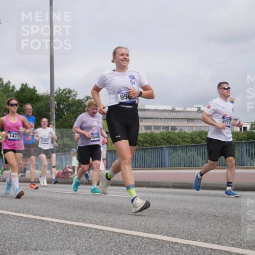 29.06.2025 - hella hamburg halbmarathon Luisa Fischer http://msf.ph/oto/8440589 29.06.2025 10:21:17 Kennedybrücke 1477, 18155, 5290, 15465, 95, 54, 9717, 1268, 1477, 2087, 2305, 3482, 4194, 4738, 5290, 6332, 7160, 7649, 7838, 7882, 7883, 8248, 9586, 9717, 9734, 9834, 9844, 10174 meine-sportfotos.de