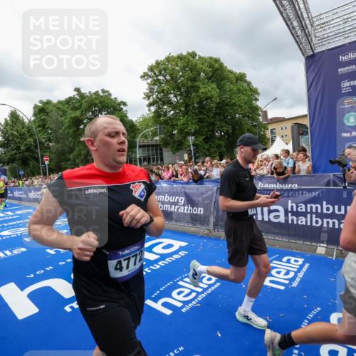 29.06.2025 - hella hamburg halbmarathon Zöllner http://msf.ph/oto/8440603 29.06.2025 10:56:00 Ziel 2612, 3668, 4772, 7147, 7976, 8968, 9246, 10084, 14867, 15184, 15868, 15884, 16176 meine-sportfotos.de