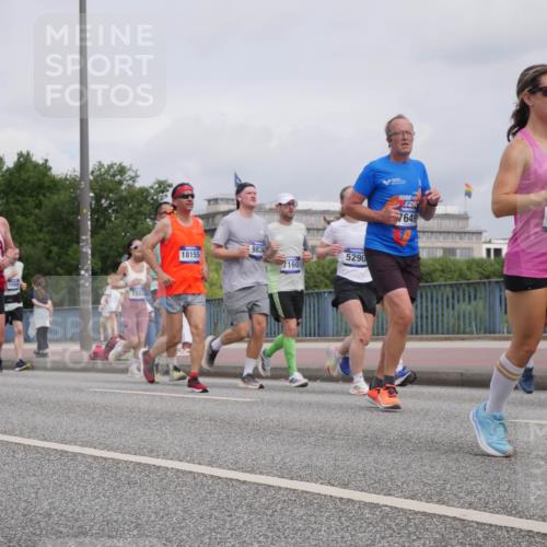 29.06.2025 - hella hamburg halbmarathon Luisa Fischer http://msf.ph/oto/8440624 29.06.2025 10:21:19 Kennedybrücke 1268, 3482, 1090, 7883, 9834, 18155, 5290, 7160, 7649, 1477, 1268, 1477, 2087, 2634, 3482, 4738, 5290, 6332, 7160, 7413, 7649, 7838, 7882, 7883, 9586, 9717, 9834, 9844, 10174 meine-sportfotos.de