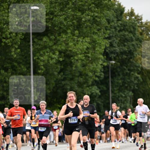 29.06.2025 - hella hamburg halbmarathon Dr. Thomas Lammeyer http://msf.ph/oto/8440640 29.06.2025 10:57:03 Kennedybrücke 1369, 2308, 2420, 2593, 2983, 2988, 3227, 3645, 3787, 5262, 6135, 6604, 6671, 7511, 7682, 7735, 7871, 8250, 8251, 9340, 10600, 10634, 10693, 10884, 11297 meine-sportfotos.de