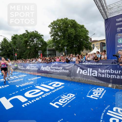 29.06.2025 - hella hamburg halbmarathon Zöllner http://msf.ph/oto/8440661 29.06.2025 10:56:01 Ziel 3042, 4772, 7147, 8968, 9246, 10084, 14867, 15184, 15868, 15884, 16176 meine-sportfotos.de