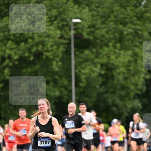 29.06.2025 - hella hamburg halbmarathon Dr. Thomas Lammeyer http://msf.ph/oto/8440681 29.06.2025 10:57:05 Kennedybrücke 2308, 2420, 2593, 2983, 2988, 3227, 3645, 3787, 5262, 6135, 6604, 6671, 7032, 7511, 7682, 7735, 7871, 8250, 8251, 9340, 10080, 10417, 10568, 10600, 10634, 10693, 10884 meine-sportfotos.de