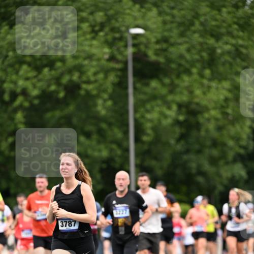 29.06.2025 - hella hamburg halbmarathon Dr. Thomas Lammeyer http://msf.ph/oto/8440692 29.06.2025 10:57:05 Kennedybrücke 2308, 2420, 2593, 2983, 2988, 3227, 3645, 3787, 5262, 6135, 6604, 6671, 7032, 7511, 7682, 7735, 7871, 8250, 8251, 9340, 10080, 10417, 10568, 10600, 10634, 10693, 10884 meine-sportfotos.de