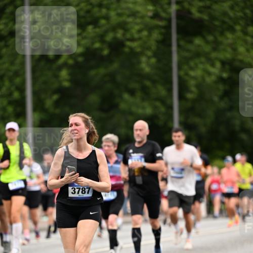 29.06.2025 - hella hamburg halbmarathon Dr. Thomas Lammeyer http://msf.ph/oto/8440700 29.06.2025 10:57:06 Kennedybrücke 2308, 2420, 2593, 2983, 2988, 3227, 3645, 3787, 6135, 6604, 6671, 7032, 7511, 7682, 7735, 7871, 8250, 8251, 9340, 10080, 10417, 10568, 10600, 10634, 10693, 10884 meine-sportfotos.de