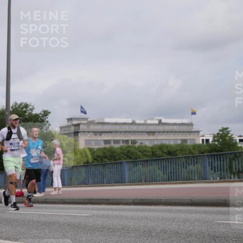 29.06.2025 - hella hamburg halbmarathon Luisa Fischer http://msf.ph/oto/8440705 29.06.2025 10:21:26 Kennedybrücke 13193, 17048, 14496, 1268, 1820, 2634, 3125, 5909, 7413, 7838, 7883, 9844, 10174, 10659 meine-sportfotos.de