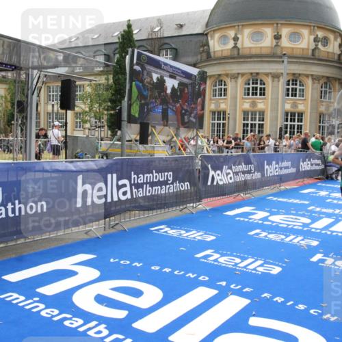 29.06.2025 - hella hamburg halbmarathon Michael Strokosch http://msf.ph/oto/8440710 29.06.2025 10:24:11 Ziel 7331, 9269, 10234, 17614, 18569, 19041 meine-sportfotos.de
