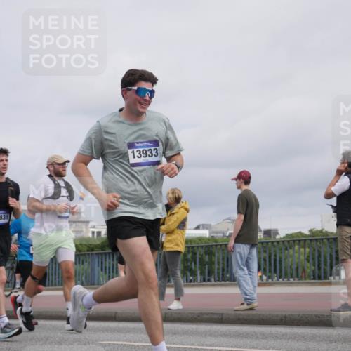 29.06.2025 - hella hamburg halbmarathon Luisa Fischer http://msf.ph/oto/8440733 29.06.2025 10:21:28 Kennedybrücke 14831, 13933, 1820, 2634, 3125, 5909, 7413, 7838, 8341, 9222, 9844, 10174, 10659 meine-sportfotos.de