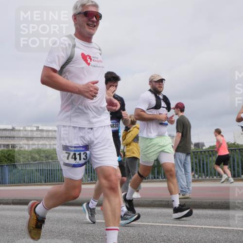29.06.2025 - hella hamburg halbmarathon Luisa Fischer http://msf.ph/oto/8440747 29.06.2025 10:21:29 Kennedybrücke 7413, 4831, 1820, 2634, 2821, 3125, 5909, 7413, 7838, 8341, 9222, 9844, 10174, 10659 meine-sportfotos.de