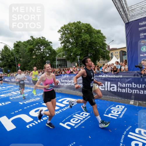 29.06.2025 - hella hamburg halbmarathon Zöllner http://msf.ph/oto/8440750 29.06.2025 10:56:02 Ziel 1180, 3042, 7147, 8968, 9246, 10084, 14867, 15184, 15868, 15884, 16176 meine-sportfotos.de