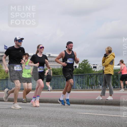 29.06.2025 - hella hamburg halbmarathon Luisa Fischer http://msf.ph/oto/8440758 29.06.2025 10:21:30 Kennedybrücke 10659, 3125, 13193, 2634, 1820, 1820, 2634, 2821, 3125, 5909, 7413, 8341, 9222, 10659 meine-sportfotos.de