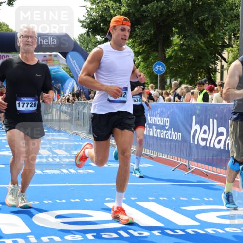 29.06.2025 - hella hamburg halbmarathon Strokosch-Dieckow http://msf.ph/oto/8440759 29.06.2025 10:40:57 Ziel 1677, 2949, 4871, 6550, 6683, 7378, 9358, 9547, 9755, 10369, 10934, 11062, 11922, 12088, 12385, 13029, 13158, 14661, 15689, 16347, 17032, 17100, 17620, 17720, 17971, 18045, 18049, 18173 meine-sportfotos.de
