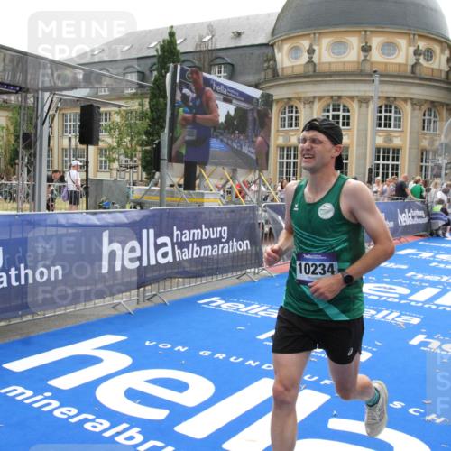 29.06.2025 - hella hamburg halbmarathon Michael Strokosch http://msf.ph/oto/8440763 29.06.2025 10:24:12 Ziel 7331, 9269, 10234, 17614, 18569, 19041 meine-sportfotos.de