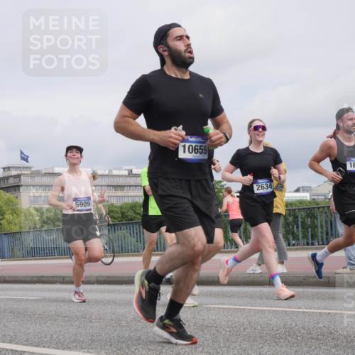 29.06.2025 - hella hamburg halbmarathon Luisa Fischer http://msf.ph/oto/8440772 29.06.2025 10:21:31 Kennedybrücke 4710, 5909, 10659, 2634, 1820, 1820, 2634, 2821, 3125, 5909, 7413, 8341, 9222, 10659 meine-sportfotos.de