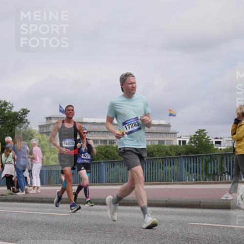 29.06.2025 - hella hamburg halbmarathon Luisa Fischer http://msf.ph/oto/8440814 29.06.2025 10:21:34 Kennedybrücke 7445, 16828, 9222, 17283, 1234, 1820, 2335, 2821, 3125, 4123, 5909, 7445, 8067, 8341, 9222, 10659 meine-sportfotos.de
