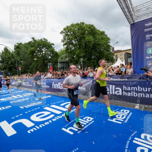 29.06.2025 - hella hamburg halbmarathon Zöllner http://msf.ph/oto/8440838 29.06.2025 10:56:04 Ziel 1180, 3042, 3058, 7147, 7594, 10084, 14867, 15184, 15868, 15884, 16176, 18212 meine-sportfotos.de