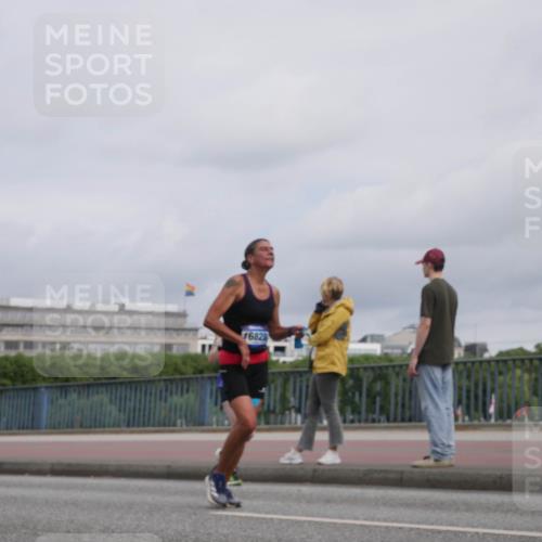 29.06.2025 - hella hamburg halbmarathon Luisa Fischer http://msf.ph/oto/8440841 29.06.2025 10:21:35 Kennedybrücke 341, 16828, 1234, 2335, 2821, 4123, 4383, 7445, 8067, 8341, 9222, 9276 meine-sportfotos.de