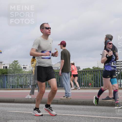 29.06.2025 - hella hamburg halbmarathon Luisa Fischer http://msf.ph/oto/8440861 29.06.2025 10:21:37 Kennedybrücke 92, 1234, 2335, 2821, 4123, 4383, 7121, 7445, 8067, 8341, 9222, 9276 meine-sportfotos.de