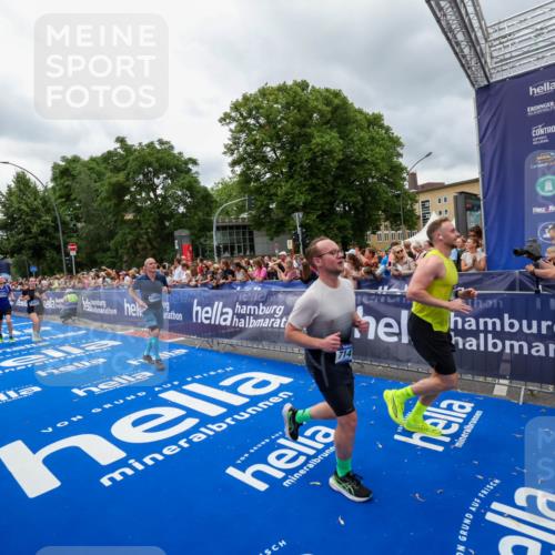 29.06.2025 - hella hamburg halbmarathon Zöllner http://msf.ph/oto/8440876 29.06.2025 10:56:04 Ziel 1180, 3042, 3058, 7147, 7594, 10084, 14867, 15184, 15868, 15884, 16176, 18212 meine-sportfotos.de