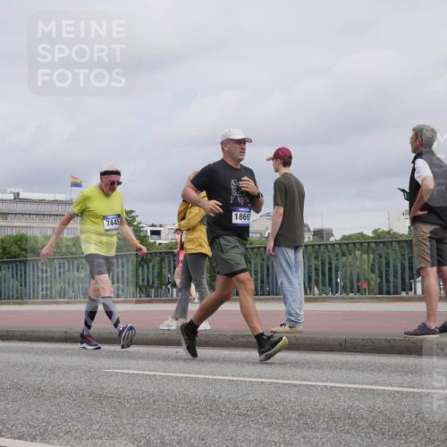 29.06.2025 - hella hamburg halbmarathon Luisa Fischer http://msf.ph/oto/8440882 29.06.2025 10:21:38 Kennedybrücke 18825, 7445, 1869, 1234, 2335, 2821, 4123, 4383, 7121, 7445, 8067, 8341, 9222, 9276, 10502, 10856 meine-sportfotos.de