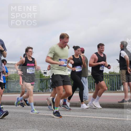 29.06.2025 - hella hamburg halbmarathon Luisa Fischer http://msf.ph/oto/8440904 29.06.2025 10:21:41 Kennedybrücke 15183, 1234, 82, 12552, 1254, 1234, 2335, 2821, 3202, 4123, 4383, 5611, 5733, 7121, 7445, 8067, 8665, 9222, 9276, 9505, 10467, 10502, 10856 meine-sportfotos.de