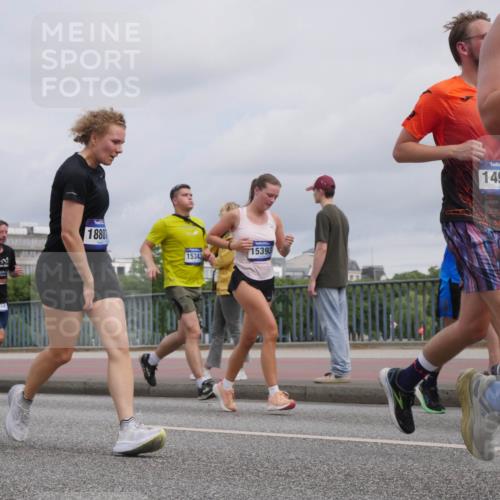 29.06.2025 - hella hamburg halbmarathon Luisa Fischer http://msf.ph/oto/8440920 29.06.2025 10:21:43 Kennedybrücke 18801, 5, 15343, 15393, 1496, 1234, 2335, 3202, 4123, 4383, 5264, 5266, 5611, 5733, 6413, 7121, 7445, 8067, 8665, 9276, 9505, 10467, 10502, 10856 meine-sportfotos.de