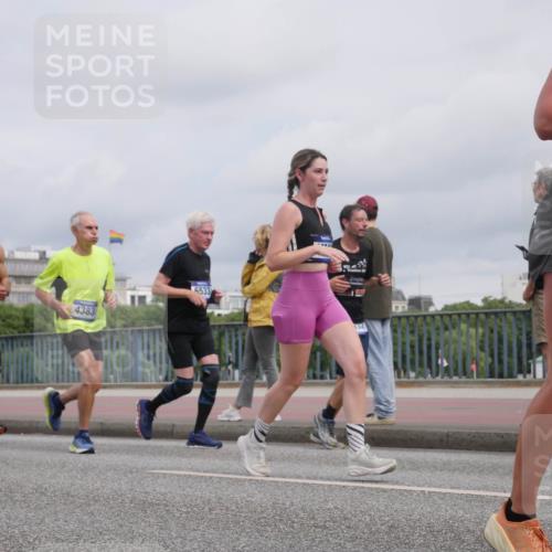 29.06.2025 - hella hamburg halbmarathon Luisa Fischer http://msf.ph/oto/8440939 29.06.2025 10:21:45 Kennedybrücke 4383, 14770, 6533, 132, 125, 1234, 1521, 2335, 3202, 4123, 4383, 5264, 5266, 5611, 5733, 5910, 6413, 7121, 7445, 7454, 8067, 8665, 9276, 9505, 10467, 10502, 10856 meine-sportfotos.de