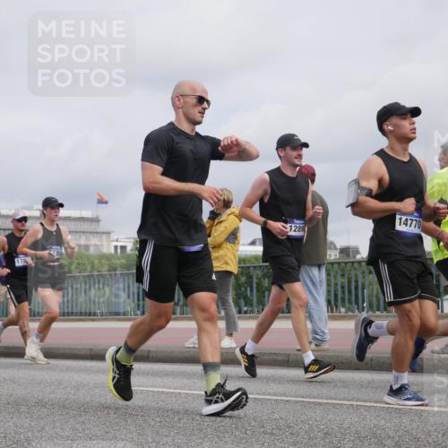 29.06.2025 - hella hamburg halbmarathon Luisa Fischer http://msf.ph/oto/8440960 29.06.2025 10:21:46 Kennedybrücke 10856, 170, 780, 1289, 14770, 4383, 1521, 3202, 4123, 4383, 5264, 5266, 5611, 5733, 5910, 6413, 7121, 7445, 7454, 8067, 8665, 9276, 9505, 10467, 10502, 10856 meine-sportfotos.de