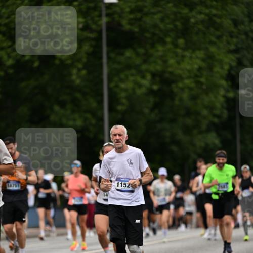 29.06.2025 - hella hamburg halbmarathon Dr. Thomas Lammeyer http://msf.ph/oto/8440971 29.06.2025 10:57:10 Kennedybrücke 2308, 2420, 2593, 2983, 2988, 3227, 3787, 6135, 6604, 7032, 7511, 7690, 7735, 7871, 8250, 8251, 9340, 10080, 10417, 10568, 10600, 10634, 10693, 10879, 10884 meine-sportfotos.de
