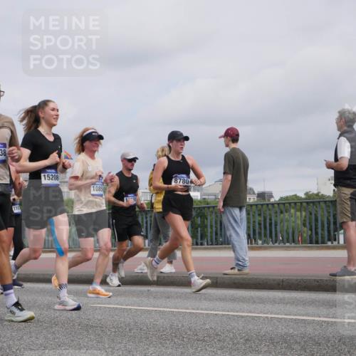 29.06.2025 - hella hamburg halbmarathon Luisa Fischer http://msf.ph/oto/8440987 29.06.2025 10:21:47 Kennedybrücke 15138, 110, 15208, 10856, 8780, 1521, 3202, 4383, 5049, 5264, 5266, 5611, 5733, 5910, 6413, 7121, 7214, 7454, 8665, 9276, 9505, 10467, 10502, 10856 meine-sportfotos.de