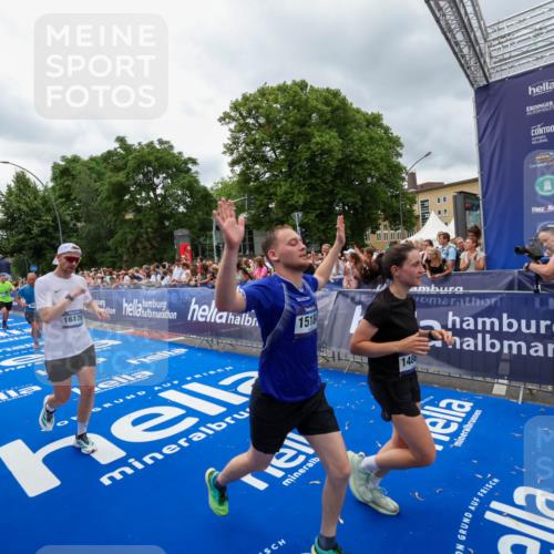 29.06.2025 - hella hamburg halbmarathon Zöllner http://msf.ph/oto/8440993 29.06.2025 10:56:07 Ziel 1180, 3042, 3058, 4594, 4813, 5570, 7594, 12545, 14867, 15184, 16176, 17640, 17642, 18212 meine-sportfotos.de