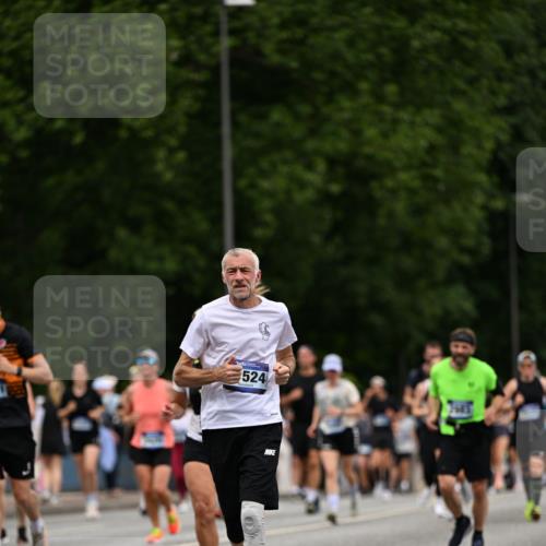 29.06.2025 - hella hamburg halbmarathon Dr. Thomas Lammeyer http://msf.ph/oto/8441007 29.06.2025 10:57:10 Kennedybrücke 2308, 2420, 2593, 2983, 2988, 3227, 3787, 6135, 6604, 7032, 7511, 7690, 7735, 7871, 8250, 8251, 9340, 10080, 10417, 10568, 10600, 10634, 10693, 10879, 10884 meine-sportfotos.de