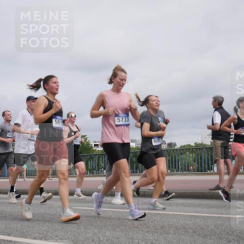 29.06.2025 - hella hamburg halbmarathon Luisa Fischer http://msf.ph/oto/8441024 29.06.2025 10:21:50 Kennedybrücke 1420, 561, 5733, 950, 1521, 3202, 3321, 3591, 3592, 5049, 5264, 5266, 5611, 5733, 5910, 6413, 7121, 7214, 7454, 8665, 8799, 9505, 9549, 9658, 10172, 10467, 10502, 10856 meine-sportfotos.de
