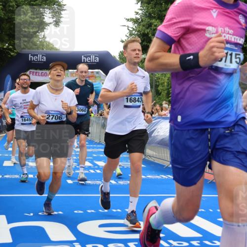 29.06.2025 - hella hamburg halbmarathon Strokosch-Dieckow http://msf.ph/oto/8441029 29.06.2025 10:49:41 Ziel 2504, 2706, 2937, 3060, 3543, 5894, 5978, 6115, 6125, 7332, 9038, 9463, 9551, 9619, 9649, 9723, 9924, 11679, 11975, 11977, 13159, 14794, 15392, 16843, 16877, 17001, 17282, 17753, 18058, 18451, 18926 meine-sportfotos.de