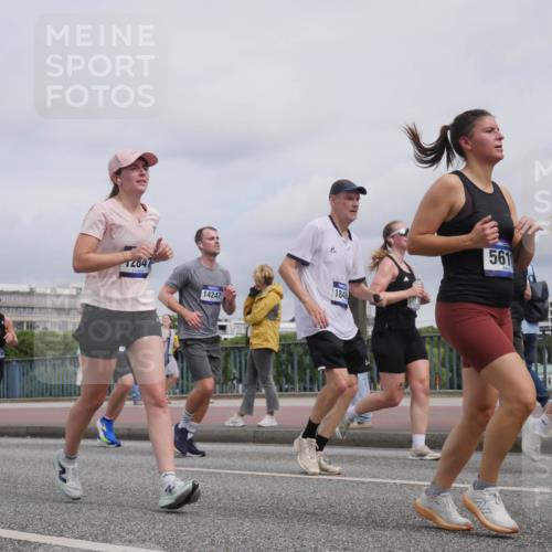 29.06.2025 - hella hamburg halbmarathon Luisa Fischer http://msf.ph/oto/8441033 29.06.2025 10:21:51 Kennedybrücke 15436, 204, 14247, 184, 561, 1521, 3202, 3321, 3591, 3592, 5049, 5264, 5266, 5611, 5733, 5910, 6413, 7214, 7454, 8665, 8799, 9505, 9549, 9658, 10172, 10467, 10502, 10856 meine-sportfotos.de