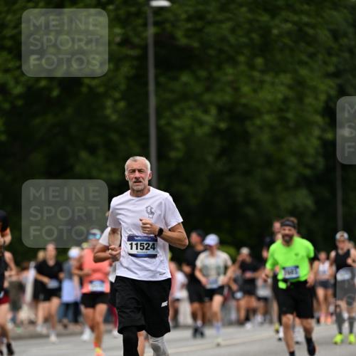 29.06.2025 - hella hamburg halbmarathon Dr. Thomas Lammeyer http://msf.ph/oto/8441041 29.06.2025 10:57:10 Kennedybrücke 2308, 2420, 2593, 2983, 2988, 3227, 3787, 6135, 6604, 7032, 7511, 7690, 7735, 7871, 8250, 8251, 9340, 10080, 10417, 10568, 10600, 10634, 10693, 10879, 10884 meine-sportfotos.de