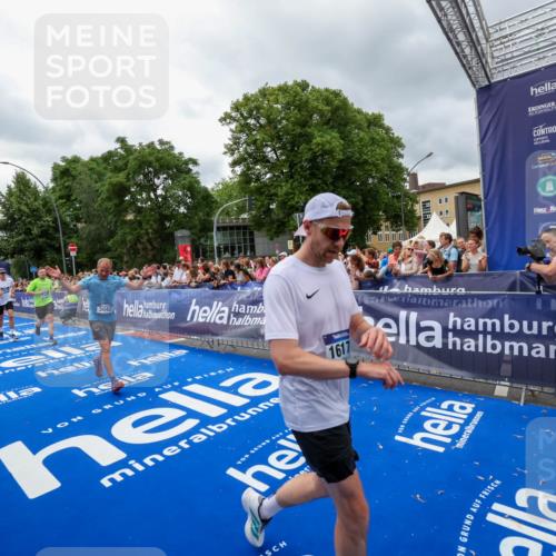 29.06.2025 - hella hamburg halbmarathon Zöllner http://msf.ph/oto/8441054 29.06.2025 10:56:08 Ziel 1180, 3042, 3058, 4594, 4813, 5492, 5570, 7594, 8330, 12545, 16176, 17640, 17642, 18212 meine-sportfotos.de