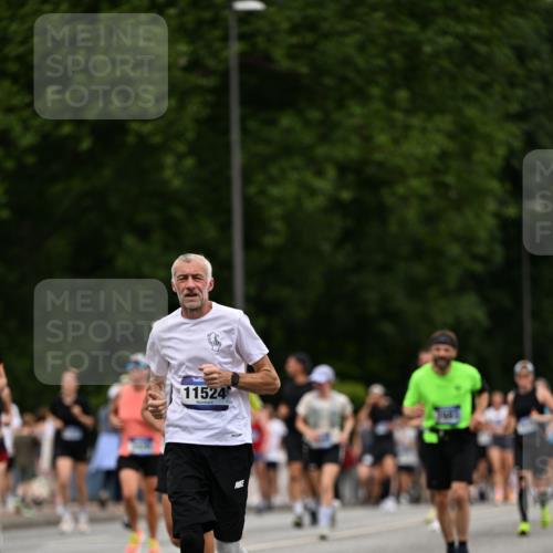 29.06.2025 - hella hamburg halbmarathon Dr. Thomas Lammeyer http://msf.ph/oto/8441057 29.06.2025 10:57:10 Kennedybrücke 2308, 2420, 2593, 2983, 2988, 3227, 3787, 6135, 6604, 7032, 7511, 7690, 7735, 7871, 8250, 8251, 9340, 10080, 10417, 10568, 10600, 10634, 10693, 10879, 10884 meine-sportfotos.de