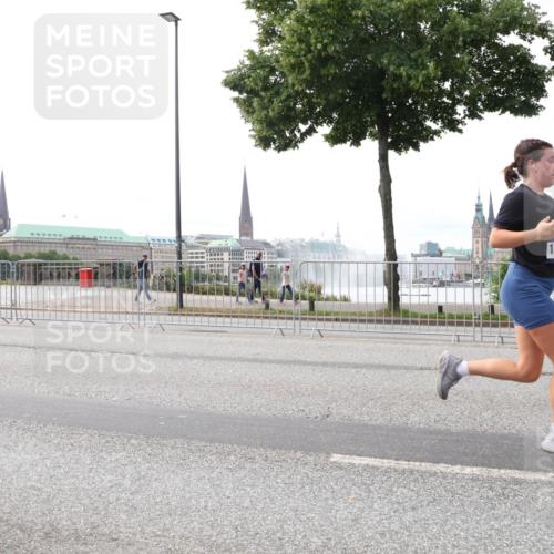 29.06.2025 - hella hamburg halbmarathon Lena Gebhardt http://msf.ph/oto/8441064 29.06.2025 10:29:22 Lombardsbrücke 119, 1063, 1230, 1661, 1869, 2688, 3179, 3311, 3524, 4161, 4349, 4362, 4373, 4982, 6285, 6345, 6725, 7169, 7449, 7517, 7832, 8048, 8812, 9714, 10198, 10322, 10641, 10808, 10996, 11249, 11269, 11634, 11792, 11803, 11989, 12086, 12099, 12404, 12442, 12958, 13090, 13382, 14205, 14644, 15952, 15955, 16306, 16659, 16662, 16673, 16676, 17496, 17945, 18298, 18299, 18414 meine-sportfotos.de