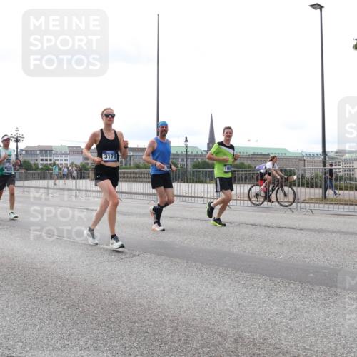 29.06.2025 - hella hamburg halbmarathon Lena Gebhardt http://msf.ph/oto/8441107 29.06.2025 10:29:23 Lombardsbrücke 9714, 1667, 3179, 1063, 1230, 1661, 1869, 2688, 3179, 3311, 3524, 4161, 4349, 4362, 4373, 4395, 4982, 6285, 6345, 6725, 7169, 7449, 7517, 7832, 8048, 8812, 9714, 10198, 10322, 10641, 10808, 10996, 11249, 11269, 11634, 11792, 11803, 11989, 12086, 12099, 12216, 12404, 12442, 12958, 13090, 13382, 14205, 14644, 15952, 15955, 16306, 16659, 16662, 16673, 16676, 17496, 17945, 18298, 18299, 18414 meine-sportfotos.de