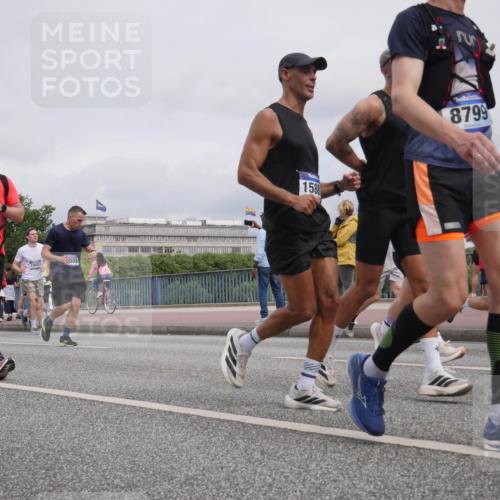 29.06.2025 - hella hamburg halbmarathon Luisa Fischer http://msf.ph/oto/8441115 29.06.2025 10:21:58 Kennedybrücke 321, 17510, 10687, 558, 1588, 8799, 3591, 2096, 3321, 3591, 3592, 4718, 4845, 5049, 5910, 6477, 6482, 7214, 7454, 8799, 9549, 9658, 9964, 10172, 10687 meine-sportfotos.de