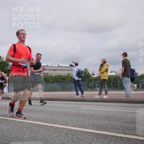 29.06.2025 - hella hamburg halbmarathon Luisa Fischer http://msf.ph/oto/8441119 29.06.2025 10:21:59 Kennedybrücke 2096, 3321, 3591, 3592, 4718, 4845, 5049, 6477, 6482, 7214, 8799, 9549, 9658, 9756, 9757, 9964, 10172, 10687, 10816 meine-sportfotos.de