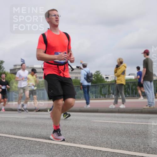 29.06.2025 - hella hamburg halbmarathon Luisa Fischer http://msf.ph/oto/8441128 29.06.2025 10:21:59 Kennedybrücke 2096, 3321, 3591, 3592, 4718, 4845, 5049, 6477, 6482, 7214, 8799, 9549, 9658, 9756, 9757, 9964, 10172, 10687, 10816 meine-sportfotos.de