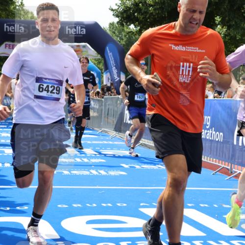 29.06.2025 - hella hamburg halbmarathon Strokosch-Dieckow http://msf.ph/oto/8441133 29.06.2025 10:40:50 Ziel 1631, 1677, 1882, 2750, 4634, 4889, 5014, 5026, 5745, 6429, 7080, 7109, 7378, 8074, 8629, 9547, 9979, 10369, 10934, 11959, 12088, 12385, 13029, 13158, 14092, 14661, 15351, 15689, 16201, 16249, 16347, 17032, 17486, 17720, 18173 meine-sportfotos.de