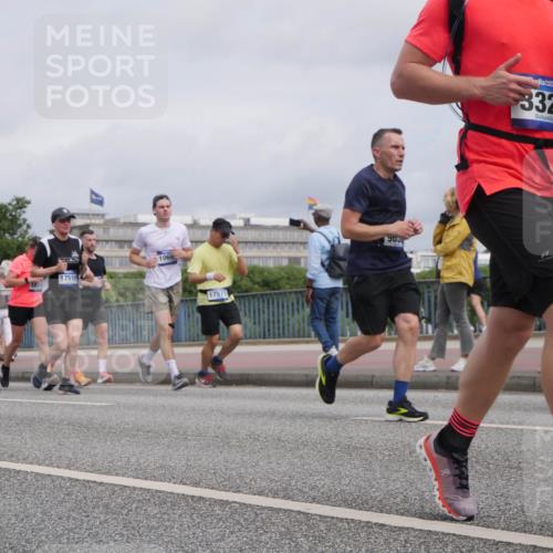 29.06.2025 - hella hamburg halbmarathon Luisa Fischer http://msf.ph/oto/8441135 29.06.2025 10:22:00 Kennedybrücke 16833, 1824, 17510, 1068, 17571, 9630, 20, 3321, 2096, 3321, 3591, 3592, 4718, 4845, 5049, 6194, 6477, 6482, 7214, 8799, 9549, 9658, 9756, 9757, 9964, 10037, 10172, 10687, 10816 meine-sportfotos.de